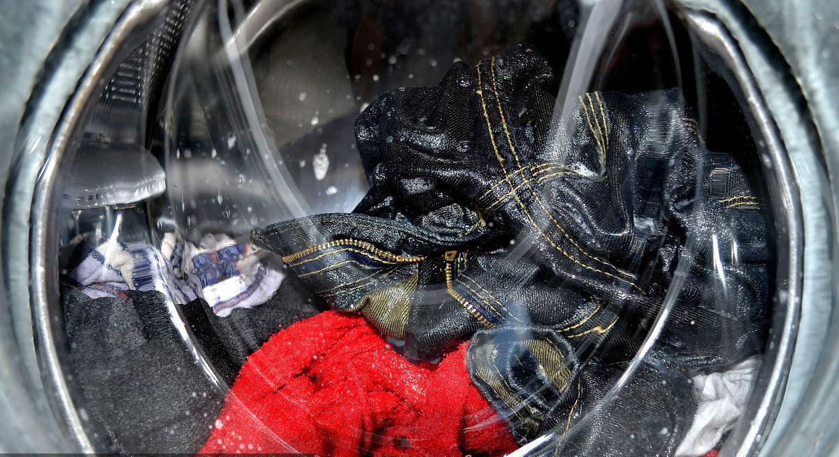 Washing machine to wash jeans