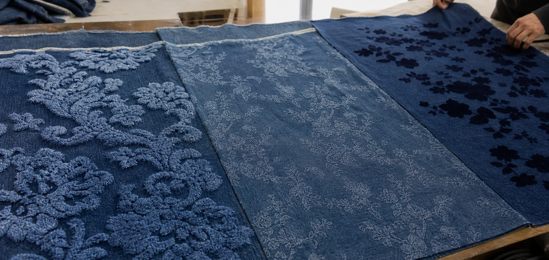 Chenille Jacquard Denim Fabric: Texture, Durability and Bulk คู่มือการจัดหา Chenille Jacquard Denim vs Standard Jacquard vs Flocking body im
